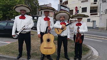 mariachis cuatro músicos